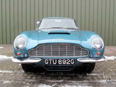 Aston_Martin_1969_DB6_8.jpg