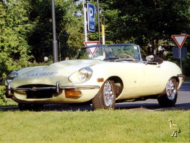 Jaguar_1968_E-Type_4.2_Roadster_1.jpg