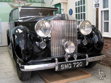 Rolls-Royce_1947_Silver_Wraith_Saloon_1.jpg