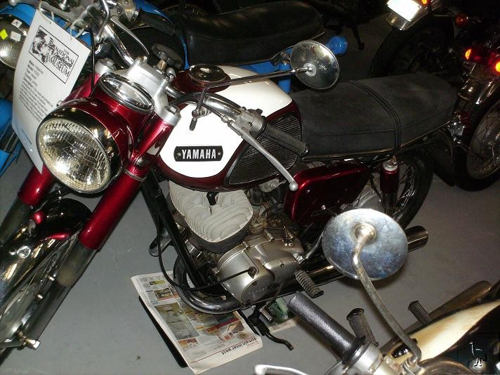 Yamaha_1964-67_YDS3_250cc_3.jpg