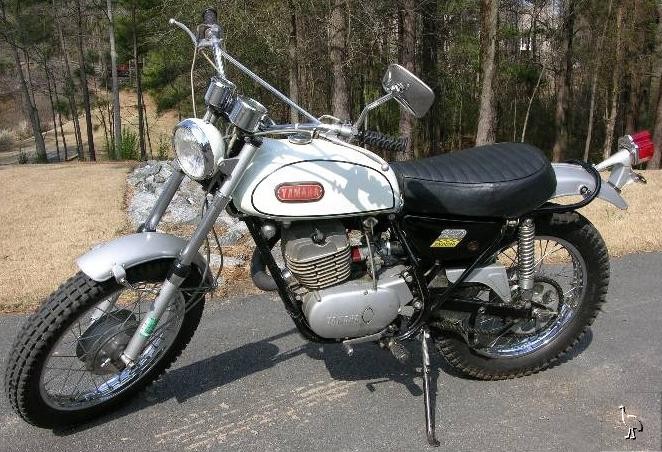 Yamaha_1968_DT1_250cc_2.jpg