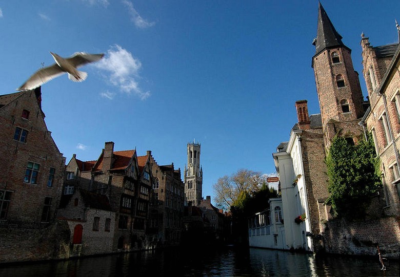 Bruges_canal_2006.jpg