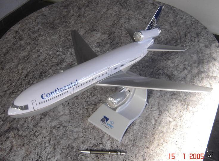 Continental_Airlines_scale_model.jpg