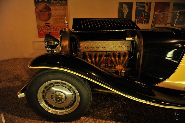 Bugatti_1930_4.jpg