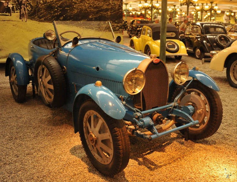Bugatti_1930_Type_43.jpg