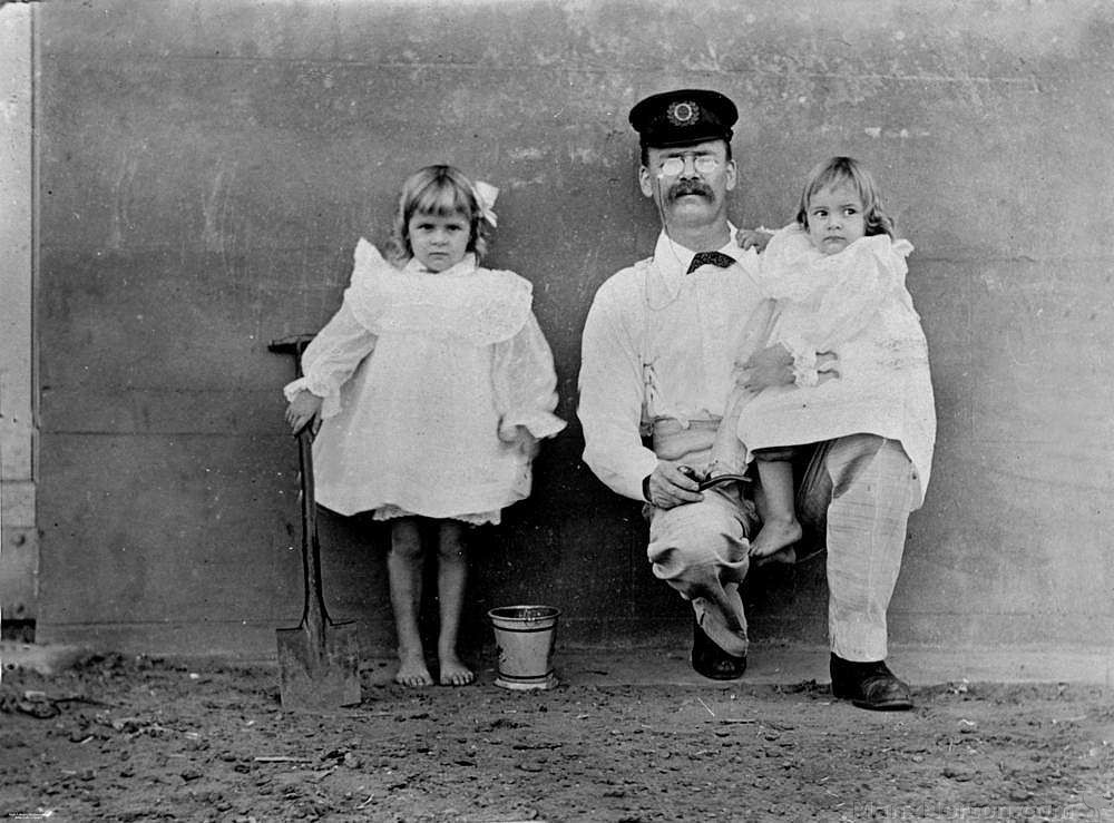 Burketown-1904-People.jpg