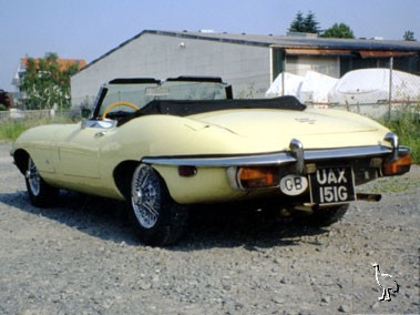Jaguar_1968_E-Type_4.2_Roadster_3.jpg