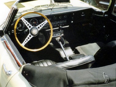Jaguar_1968_E-Type_4.2_Roadster_4.jpg