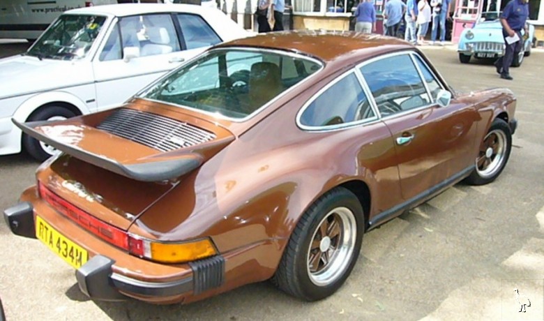 Porsche_911_Bronze_3.jpg