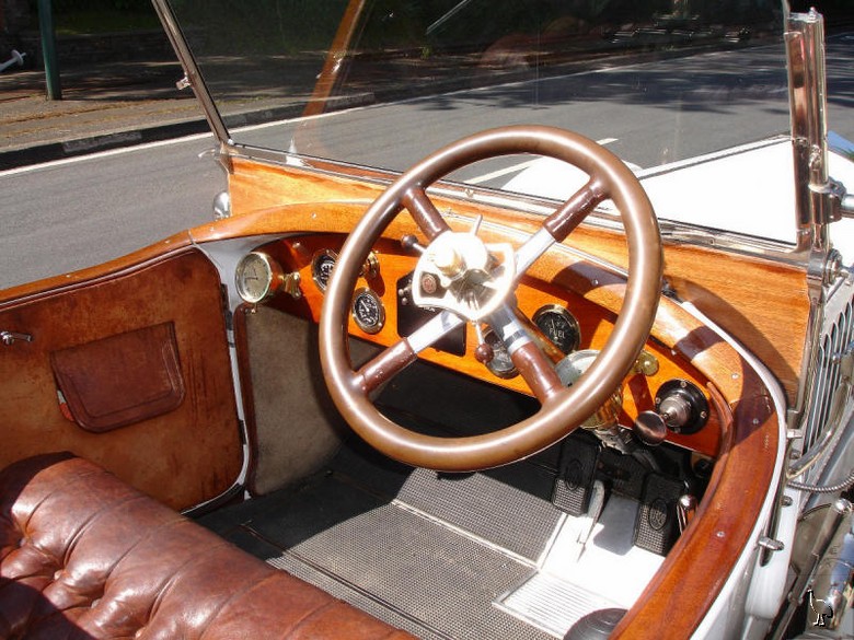Rolls-Royce_1920_interior.jpg