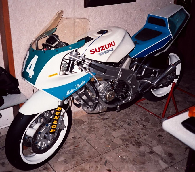 Suzuki_1991_RGV_BMT.jpg