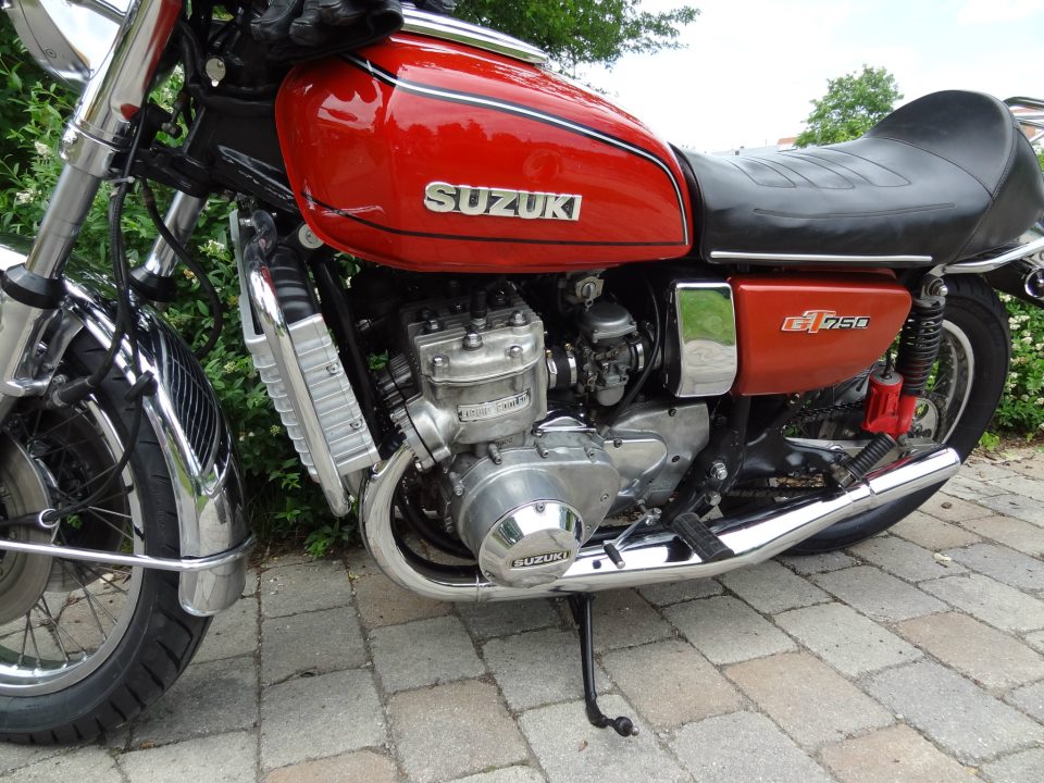Suzuki_GT750.jpg